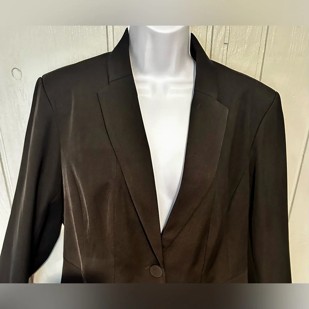 NWT. Women's Black Blazer - Picture 3 of 7